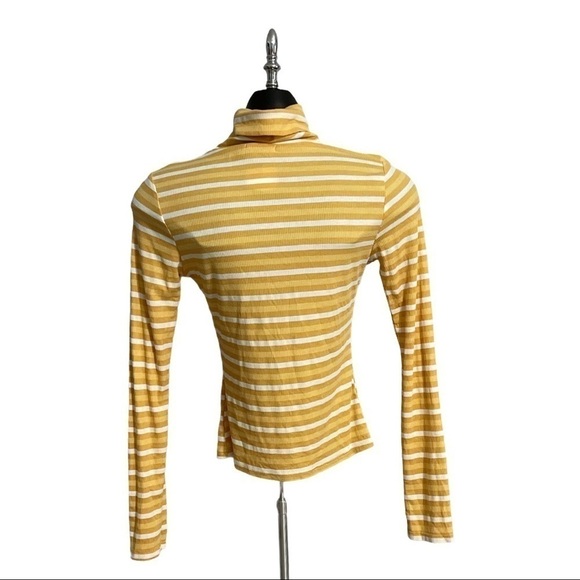 Pick 2/$25 NWT Revive Mustard Stripped Crop, Size Large - Picture 4 of 4